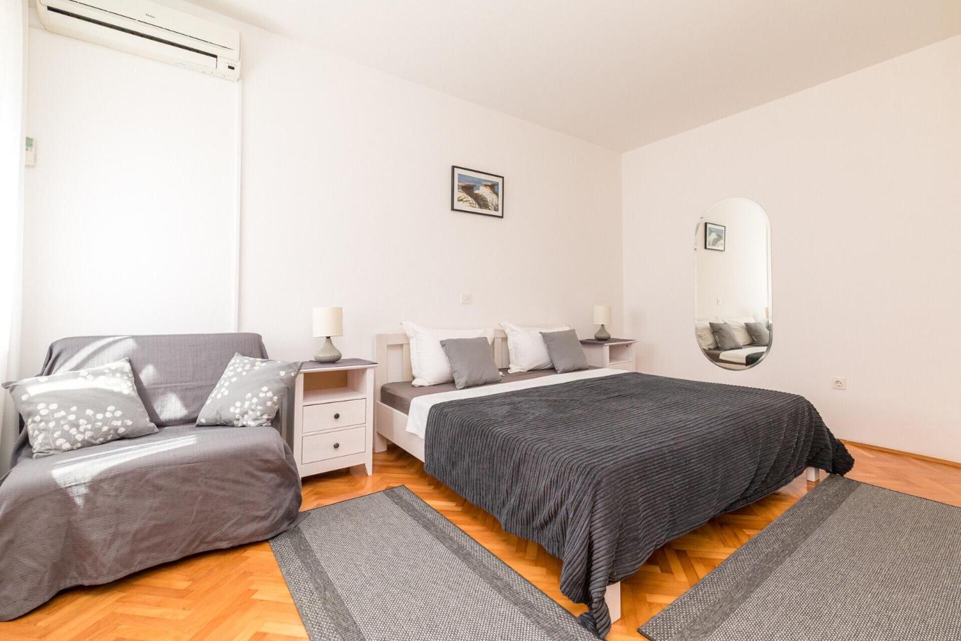 Apartments Seric Vrboska Exterior photo